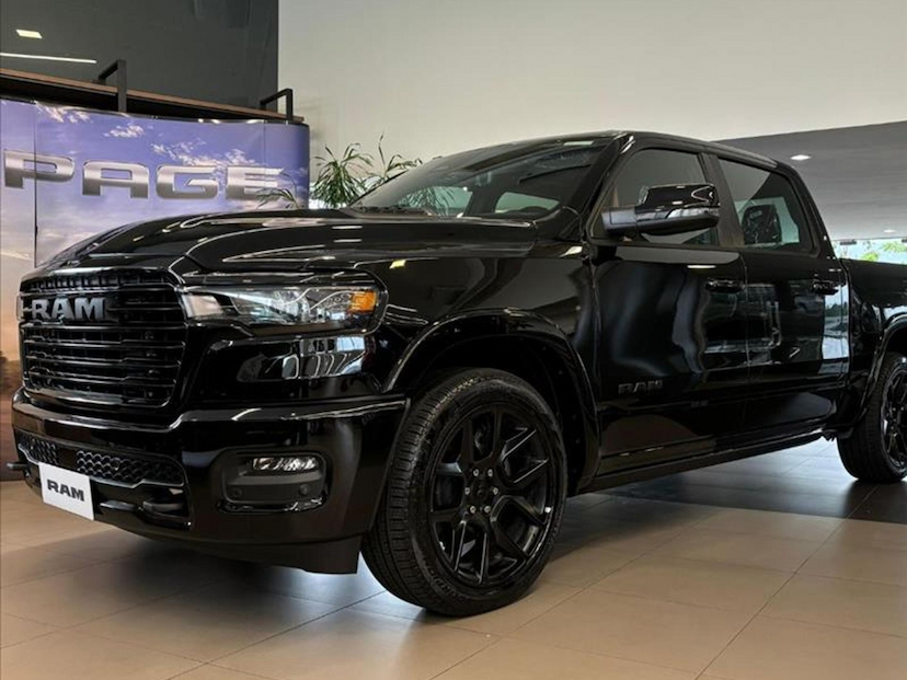 Foto do veículo RAM 1500 3.0 HURRICANE 6 BITURBO GASOLINA LARAMIE NIGHT EDITION CD 4X4 AUTOMÁTICO 2025 0 KM 564.800,00