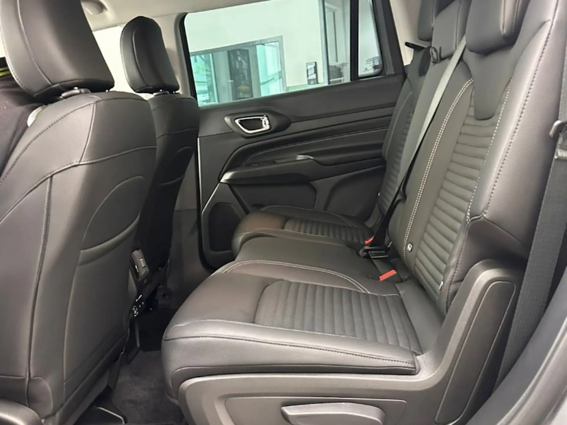 Foto do veículo JEEP COMMANDER 1.3 T270 TURBO MHEV LIMITED AT6 2027 0 KM 224.990,00