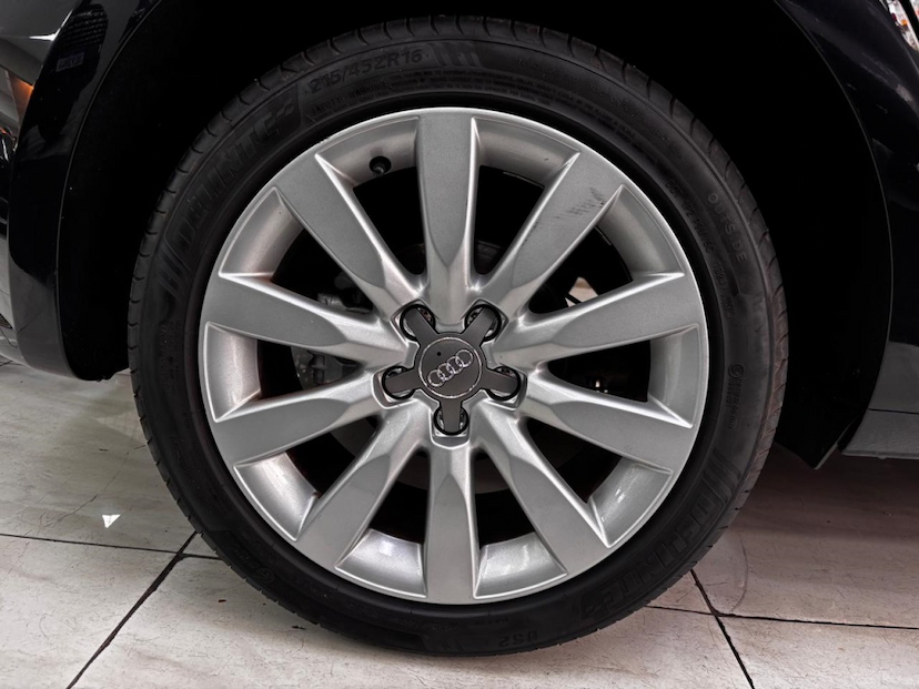Foto do veículo AUDI A1 1.4 TFSI SPORTBACK ATTRACTION 16V 122CV GASOLINA 4P S-TRONIC 2016 60.184 KM 83.777,00