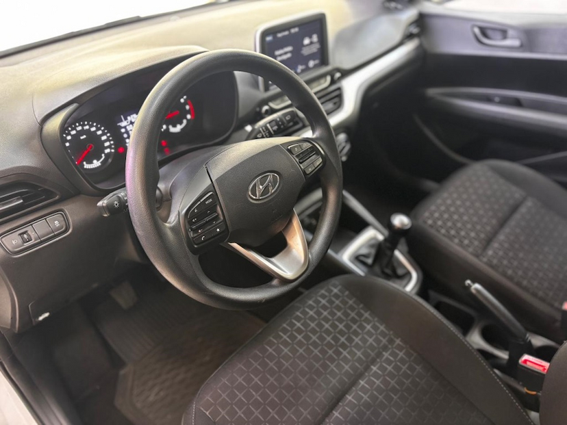 Foto do veículo HYUNDAI HB20 1.0 12V FLEX COMFORT PLUS MANUAL 2025 43.307 KM 68.777,00