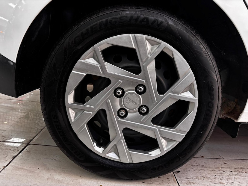 Foto do veículo HYUNDAI HB20 1.0 12V FLEX COMFORT PLUS MANUAL 2025 43.307 KM 68.777,00