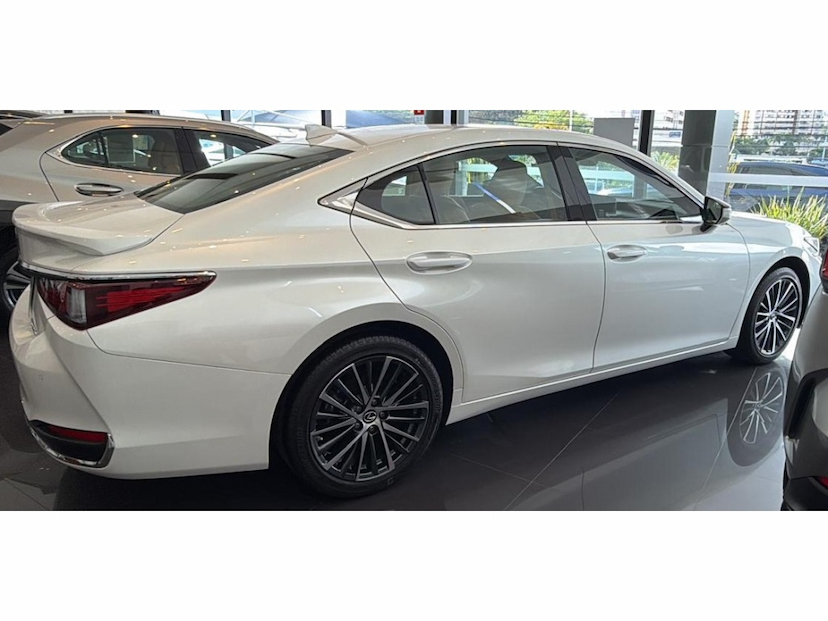 Foto do veículo LEXUS ES 300H 2.5 16V HÍBRIDO LUXURY CVT 2025 0 KM 339.777,00