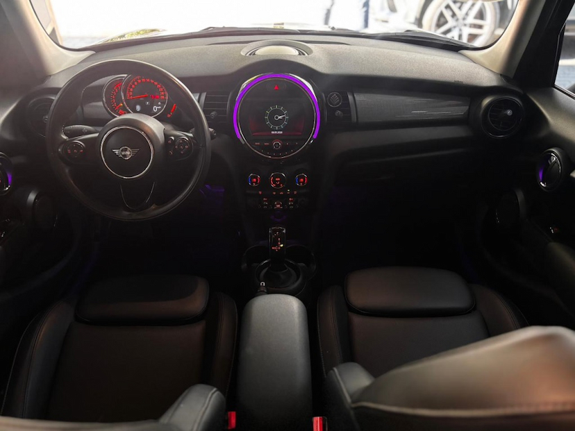 Foto do veículo MINI COOPER 1.5 12V TWINPOWER GASOLINA 4P STEPTRONIC 2020 54.979 KM 134.777,00