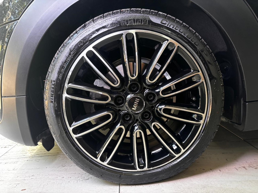 Foto do veículo MINI COOPER 1.5 12V TWINPOWER GASOLINA 4P STEPTRONIC 2020 54.979 KM 134.777,00
