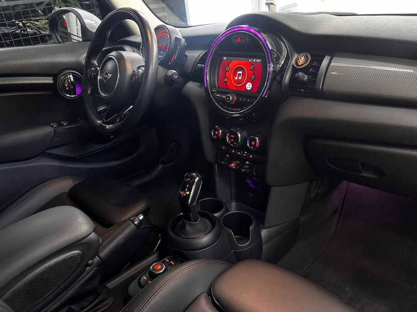 Foto do veículo MINI COOPER 1.5 12V TWINPOWER GASOLINA 4P STEPTRONIC 2020 54.979 KM 134.777,00