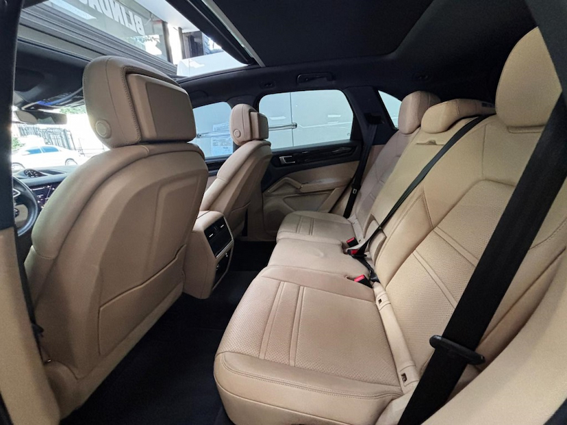 Foto do veículo PORSCHE CAYENNE 3.0 V6 E-HYBRID AWD TIPTRONIC S 2022 36.864 KM 533.777,00