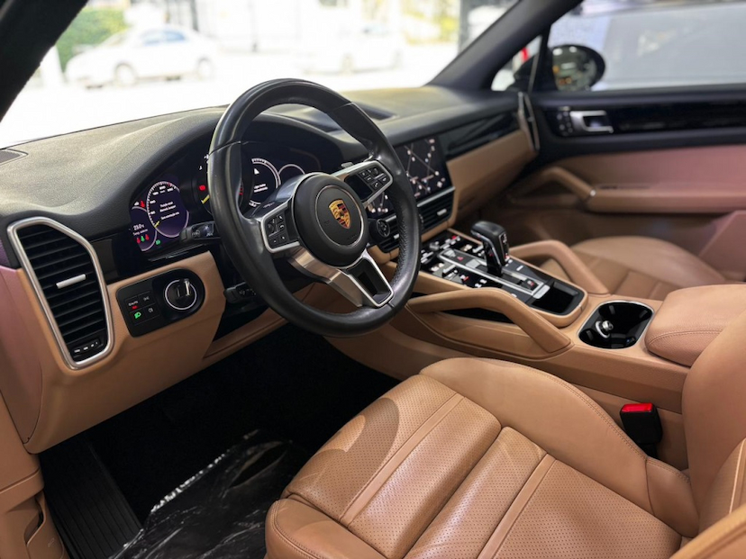 Foto do veículo PORSCHE CAYENNE 3.0 V6 E-HYBRID AWD TIPTRONIC S 2022 36.864 KM 533.777,00