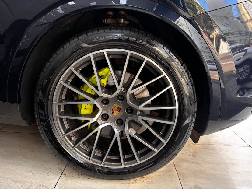 Foto do veículo PORSCHE CAYENNE 3.0 V6 E-HYBRID AWD TIPTRONIC S 2022 36.864 KM 533.777,00