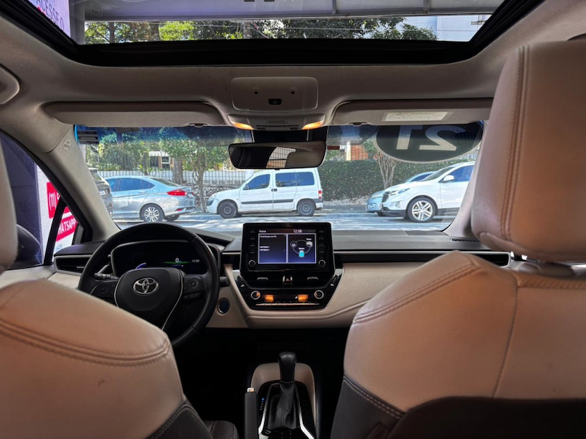 Foto do veículo TOYOTA COROLLA 1.8 VVT-I HYBRID FLEX ALTIS PREMIUM CVT 2021 61.510 KM 128.777,00