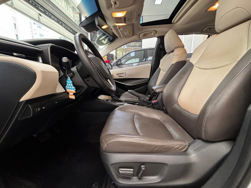 Foto do veículo TOYOTA COROLLA 1.8 VVT-I HYBRID FLEX ALTIS PREMIUM CVT 2021 61.510 KM 128.777,00
