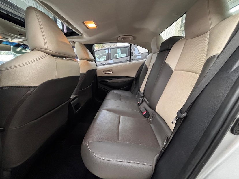 Foto do veículo TOYOTA COROLLA 1.8 VVT-I HYBRID FLEX ALTIS PREMIUM CVT 2021 61.510 KM 128.777,00