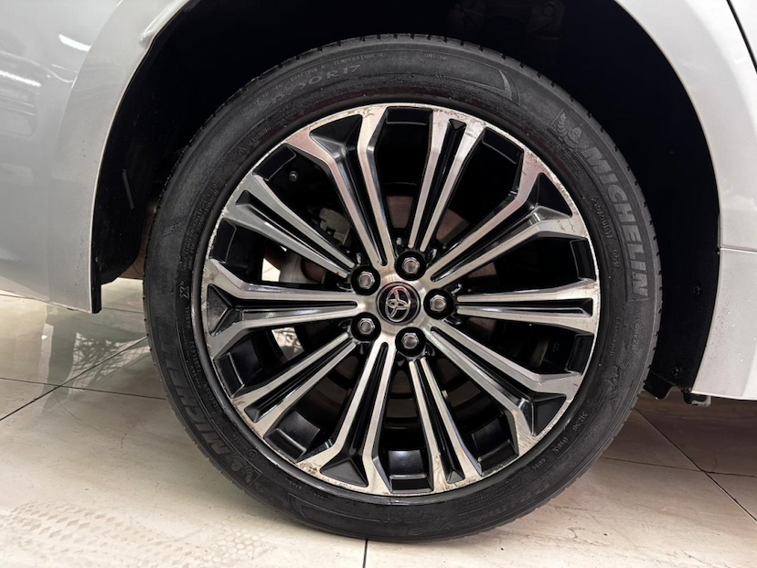 Foto do veículo TOYOTA COROLLA 1.8 VVT-I HYBRID FLEX ALTIS PREMIUM CVT 2021 61.510 KM 128.777,00
