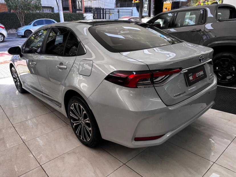 Foto do veículo TOYOTA COROLLA 1.8 VVT-I HYBRID FLEX ALTIS PREMIUM CVT 2021 61.510 KM 128.777,00