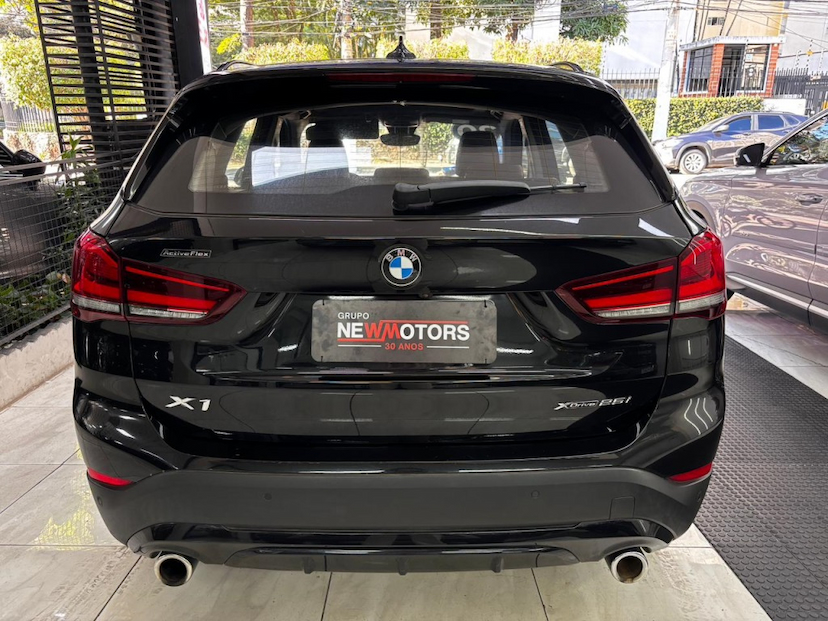 Foto do veículo BMW X1 2.0 16V TURBO ACTIVEFLEX SDRIVE20I X-LINE 4P AUTOMÁTICO 2020 51.059 KM 175.777,00