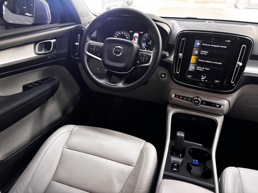 Foto do veículo VOLVO XC40 2.0 T4 GASOLINA MOMENTUM GEARTRONIC 2020 50.871 KM 143.777,00