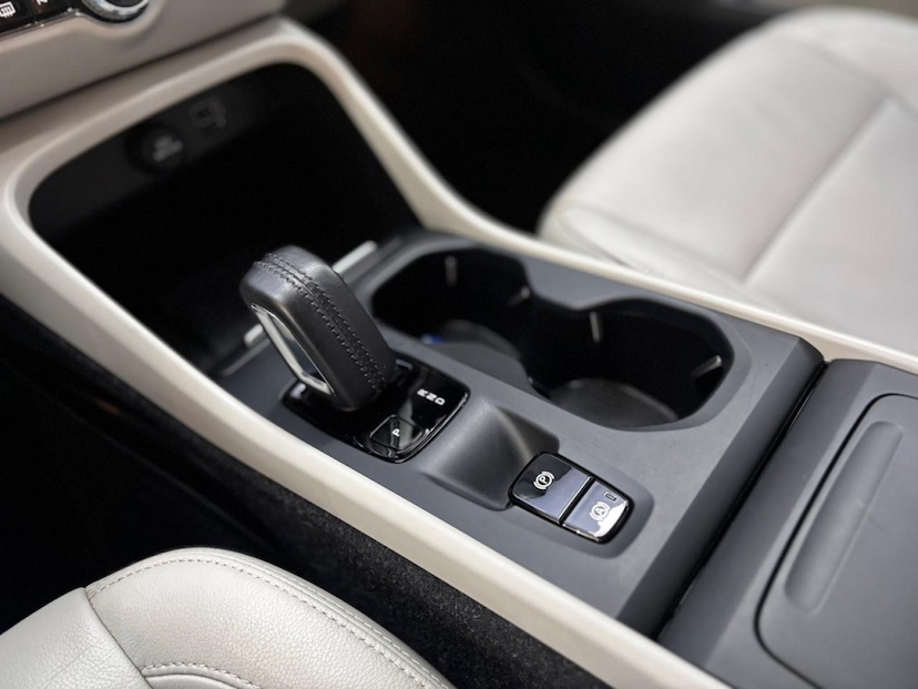 Foto do veículo VOLVO XC40 2.0 T4 GASOLINA MOMENTUM GEARTRONIC 2020 50.871 KM 143.777,00