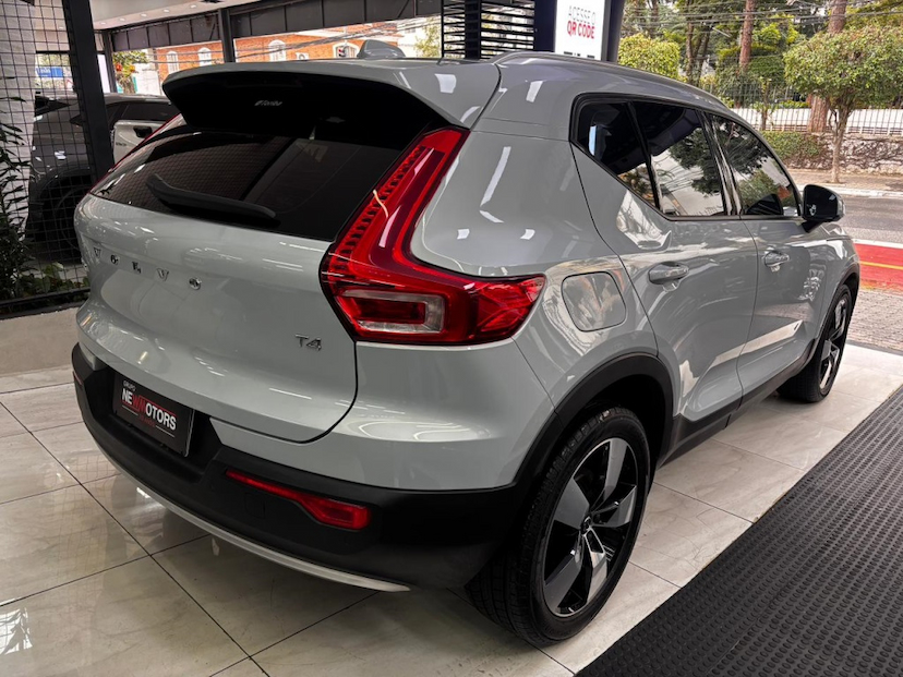 Foto do veículo VOLVO XC40 2.0 T4 GASOLINA MOMENTUM GEARTRONIC 2020 50.871 KM 143.777,00