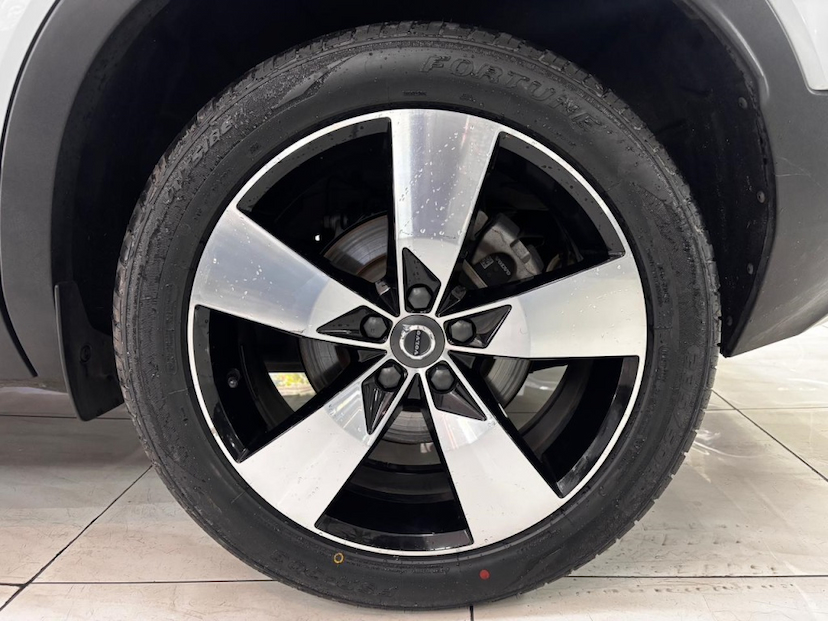Foto do veículo VOLVO XC40 2.0 T4 GASOLINA MOMENTUM GEARTRONIC 2020 50.871 KM 143.777,00