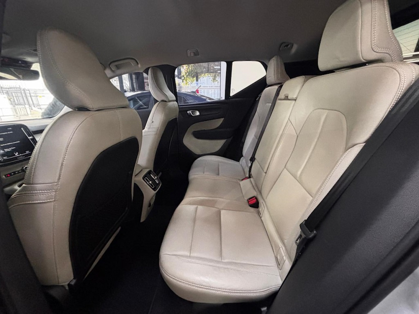 Foto do veículo VOLVO XC40 2.0 T4 GASOLINA MOMENTUM GEARTRONIC 2020 50.871 KM 143.777,00