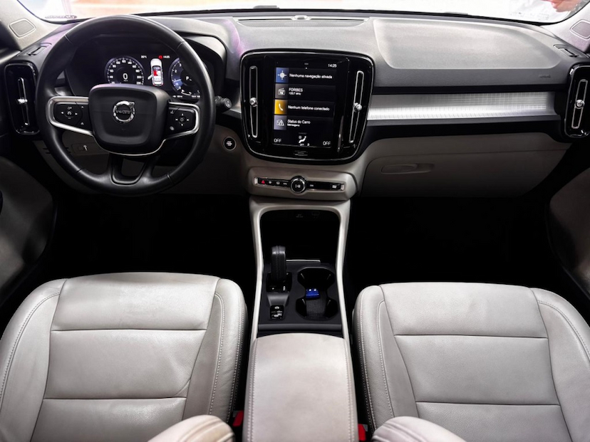 Foto do veículo VOLVO XC40 2.0 T4 GASOLINA MOMENTUM GEARTRONIC 2020 50.871 KM 143.777,00