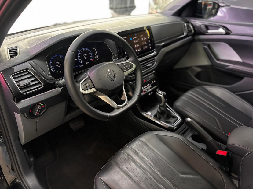 Foto do veículo VOLKSWAGEN T-CROSS 1.0 200 TSI TOTAL FLEX COMFORTLINE AUTOMÁTICO 2025 10.457 KM 132.777,00