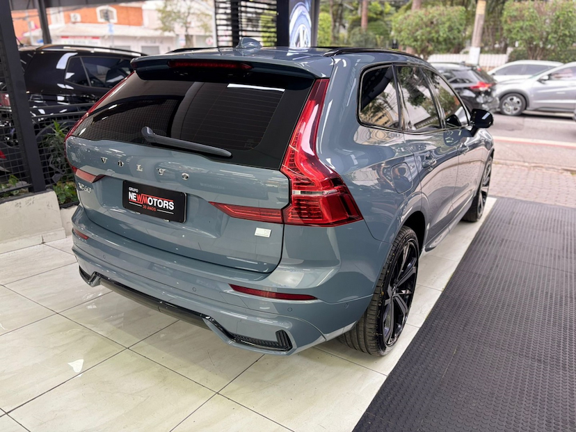Foto do veículo VOLVO XC60 2.0 T8 RECHARGE R-DESIGN AWD GEARTRONIC 2022 53.691 KM 279.777,00