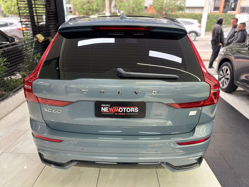 Foto do veículo VOLVO XC60 2.0 T8 RECHARGE R-DESIGN AWD GEARTRONIC 2022 53.691 KM 279.777,00