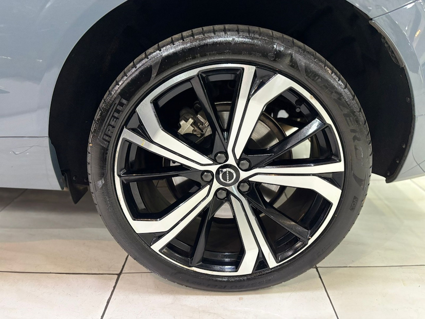 Foto do veículo VOLVO XC60 2.0 T8 RECHARGE R-DESIGN AWD GEARTRONIC 2022 53.691 KM 279.777,00