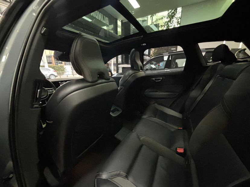 Foto do veículo VOLVO XC60 2.0 T8 RECHARGE R-DESIGN AWD GEARTRONIC 2022 53.691 KM 279.777,00