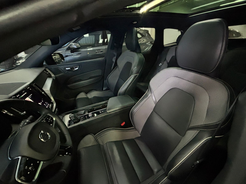 Foto do veículo VOLVO XC60 2.0 T8 RECHARGE R-DESIGN AWD GEARTRONIC 2022 53.691 KM 279.777,00