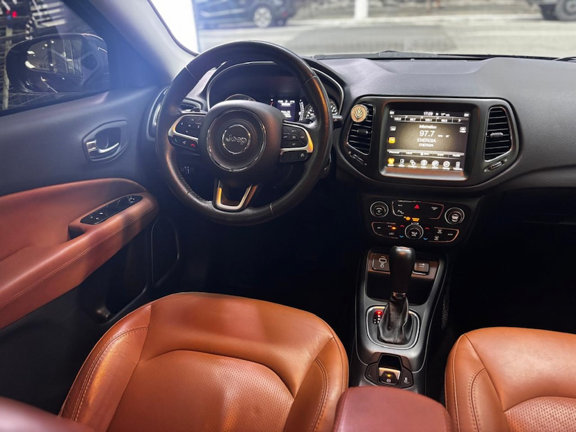 Foto do veículo JEEP COMPASS 2.0 16V FLEX LONGITUDE AUTOMÁTICO 2017 47.180 KM 103.777,00