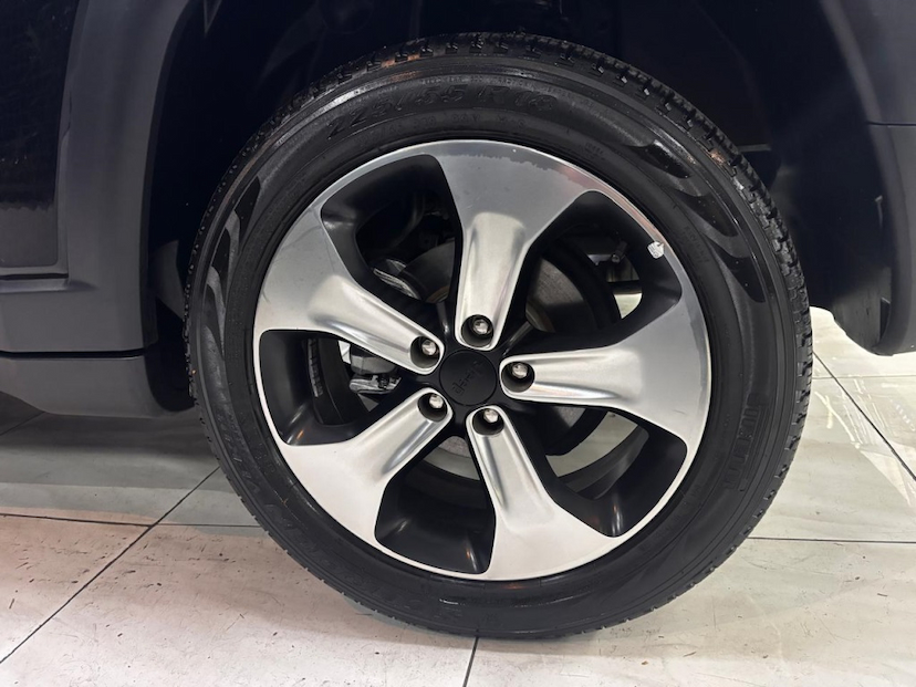 Foto do veículo JEEP COMPASS 2.0 16V FLEX LONGITUDE AUTOMÁTICO 2017 47.180 KM 103.777,00