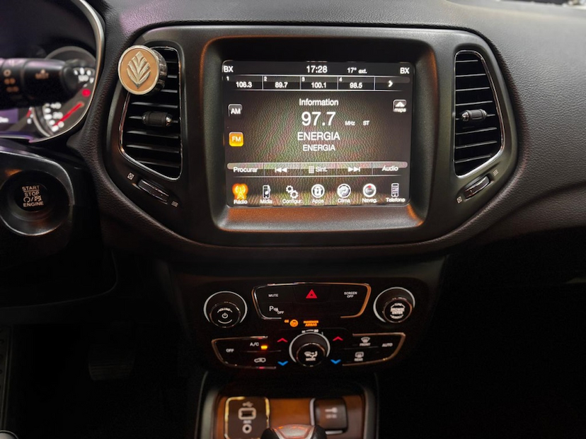 Foto do veículo JEEP COMPASS 2.0 16V FLEX LONGITUDE AUTOMÁTICO 2017 47.180 KM 103.777,00