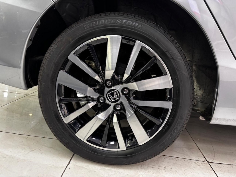 Foto do veículo HONDA CITY 1.5 I-VTEC FLEX HATCH TOURING CVT 2024 6.177 KM 113.777,00