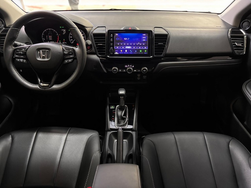 Foto do veículo HONDA CITY 1.5 I-VTEC FLEX HATCH TOURING CVT 2024 6.177 KM 113.777,00