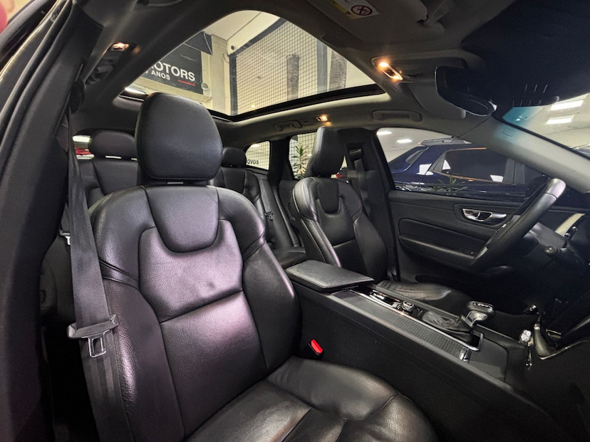 Foto do veículo VOLVO XC60 2.0 T5 GASOLINA MOMENTUM AWD GEARTRONIC 2019 86.643 KM 148.777,00