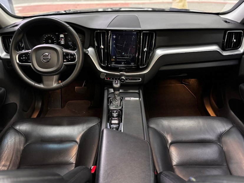 Foto do veículo VOLVO XC60 2.0 T5 GASOLINA MOMENTUM AWD GEARTRONIC 2019 86.643 KM 148.777,00
