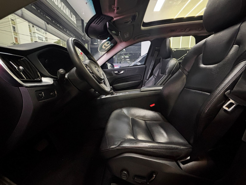 Foto do veículo VOLVO XC60 2.0 T5 GASOLINA MOMENTUM AWD GEARTRONIC 2019 86.643 KM 148.777,00