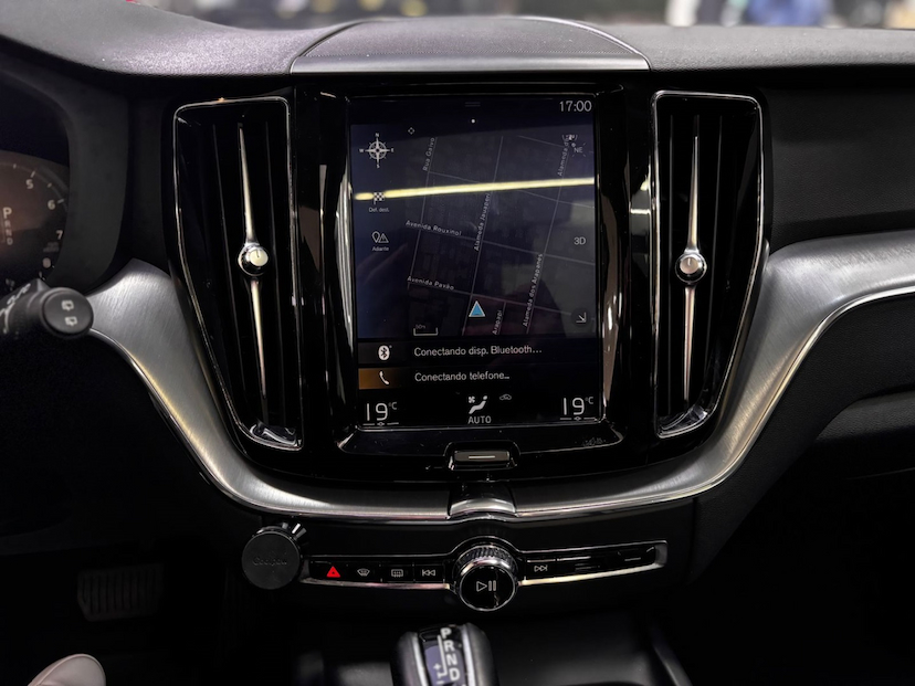 Foto do veículo VOLVO XC60 2.0 T5 GASOLINA MOMENTUM AWD GEARTRONIC 2019 86.643 KM 148.777,00