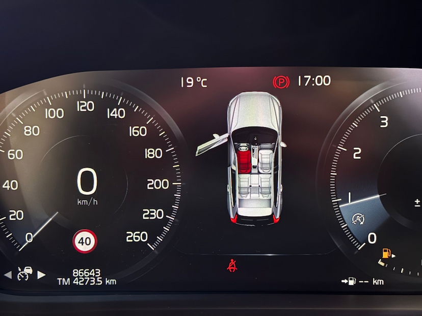 Foto do veículo VOLVO XC60 2.0 T5 GASOLINA MOMENTUM AWD GEARTRONIC 2019 86.643 KM 148.777,00