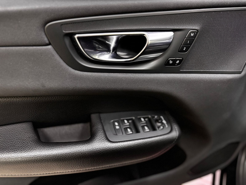 Foto do veículo VOLVO XC60 2.0 T5 GASOLINA MOMENTUM AWD GEARTRONIC 2019 86.643 KM 148.777,00