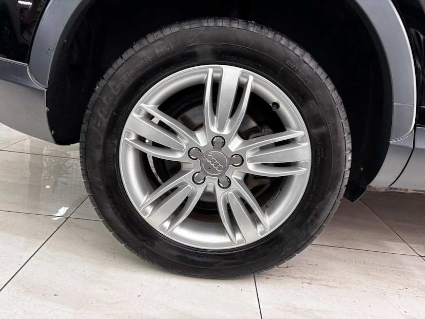 Foto do veículo AUDI Q3 2.0 TFSI ATTRACTION QUATTRO 4P GASOLINA S TRONIC 2014 82.757 KM 81.777,00
