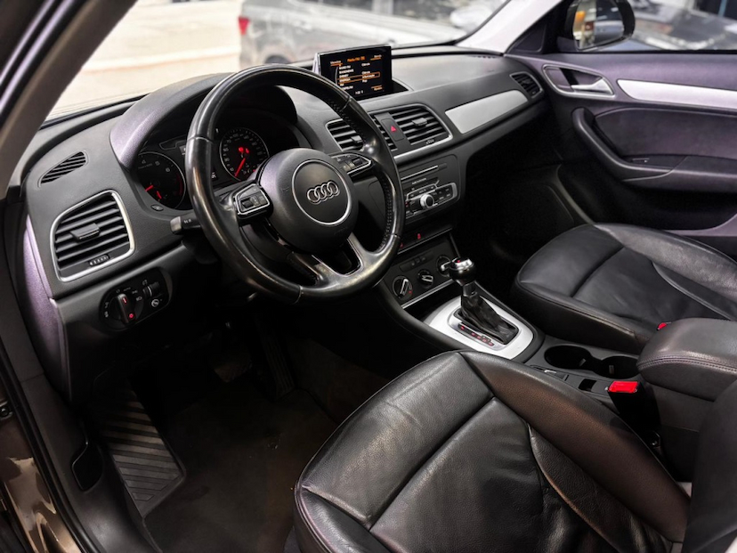 Foto do veículo AUDI Q3 1.4 TFSI AMBITION FLEX 4P S TRONIC 2017 56.462 KM 129.777,00