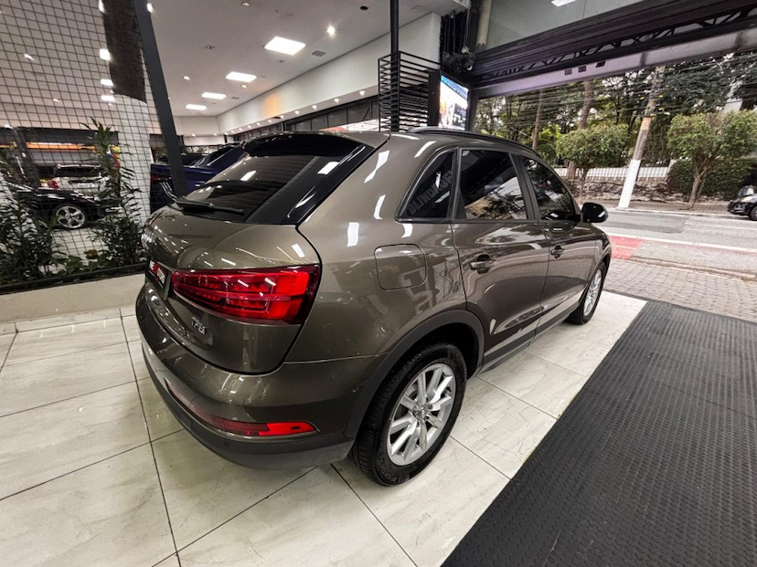 Foto do veículo AUDI Q3 1.4 TFSI AMBITION FLEX 4P S TRONIC 2017 56.462 KM 129.777,00