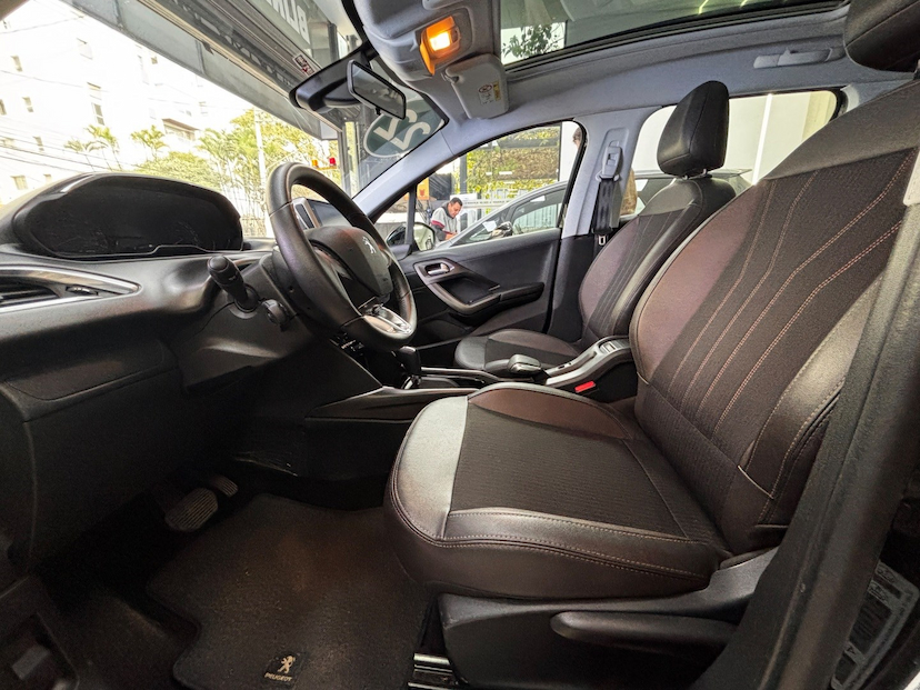 Foto do veículo PEUGEOT 2008 1.6 16V THP FLEX GRIFFE 4P AUTOMÁTICO 2022 46.964 KM 87.777,00