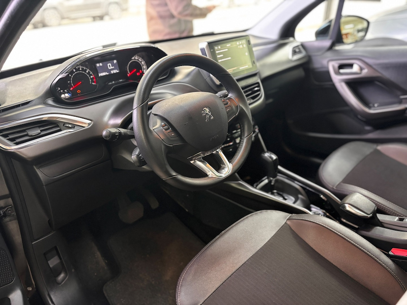 Foto do veículo PEUGEOT 2008 1.6 16V THP FLEX GRIFFE 4P AUTOMÁTICO 2022 46.964 KM 87.777,00