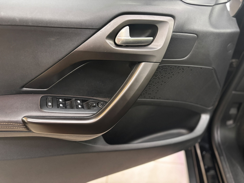 Foto do veículo PEUGEOT 2008 1.6 16V THP FLEX GRIFFE 4P AUTOMÁTICO 2022 46.964 KM 87.777,00