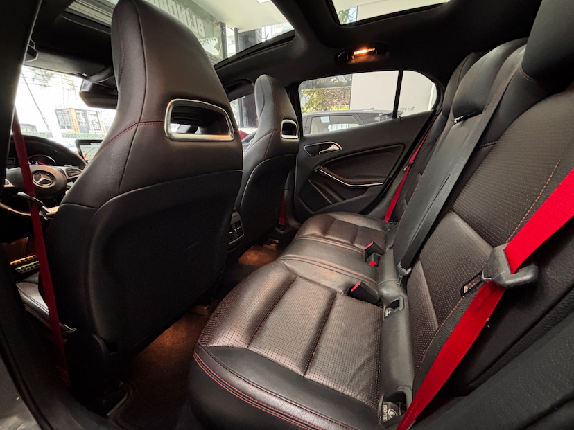 Foto do veículo MERCEDES-BENZ GLA 45 AMG 2.0 16V TURBO GASOLINA 4P AUTOMÁTICO 2017 23.800 KM 217.777,00