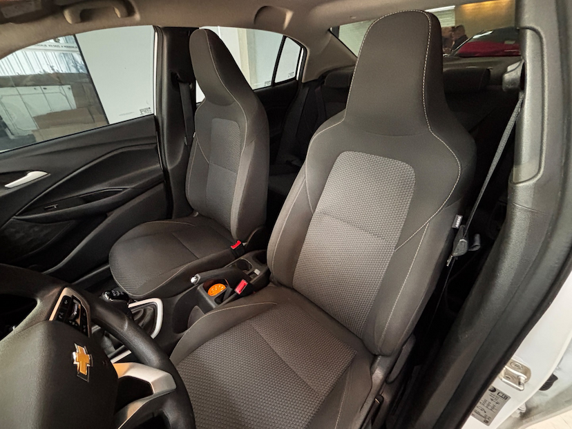 Foto do veículo CHEVROLET ONIX 1.0 TURBO FLEX PLUS LT MANUAL 2023 64.500 KM 65.777,00
