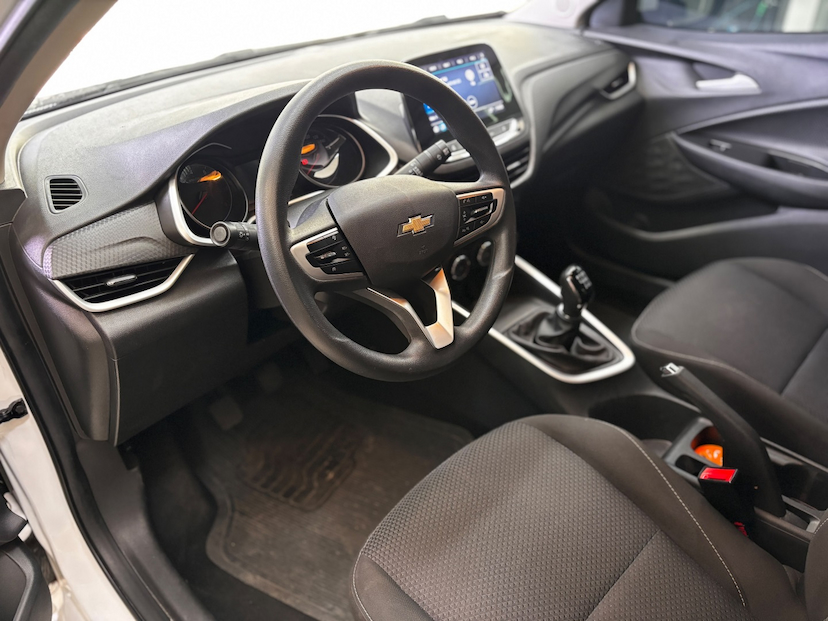 Foto do veículo CHEVROLET ONIX 1.0 TURBO FLEX PLUS LT MANUAL 2023 64.500 KM 65.777,00